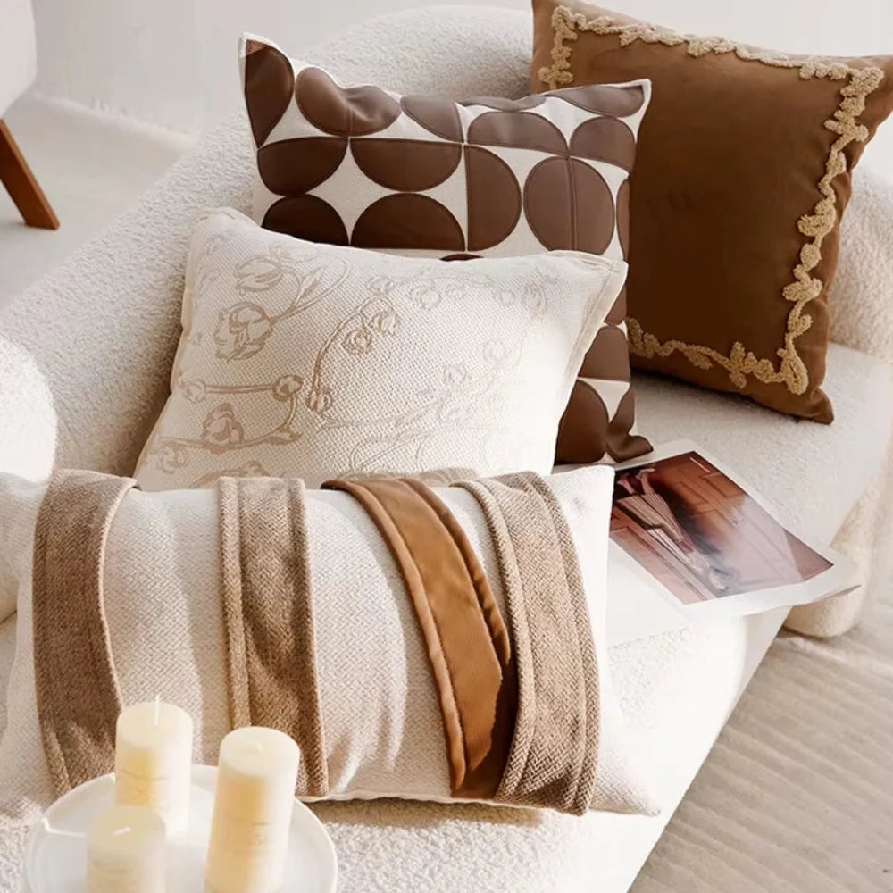 Capa de Almofada Bordada em Tons de Marrom
