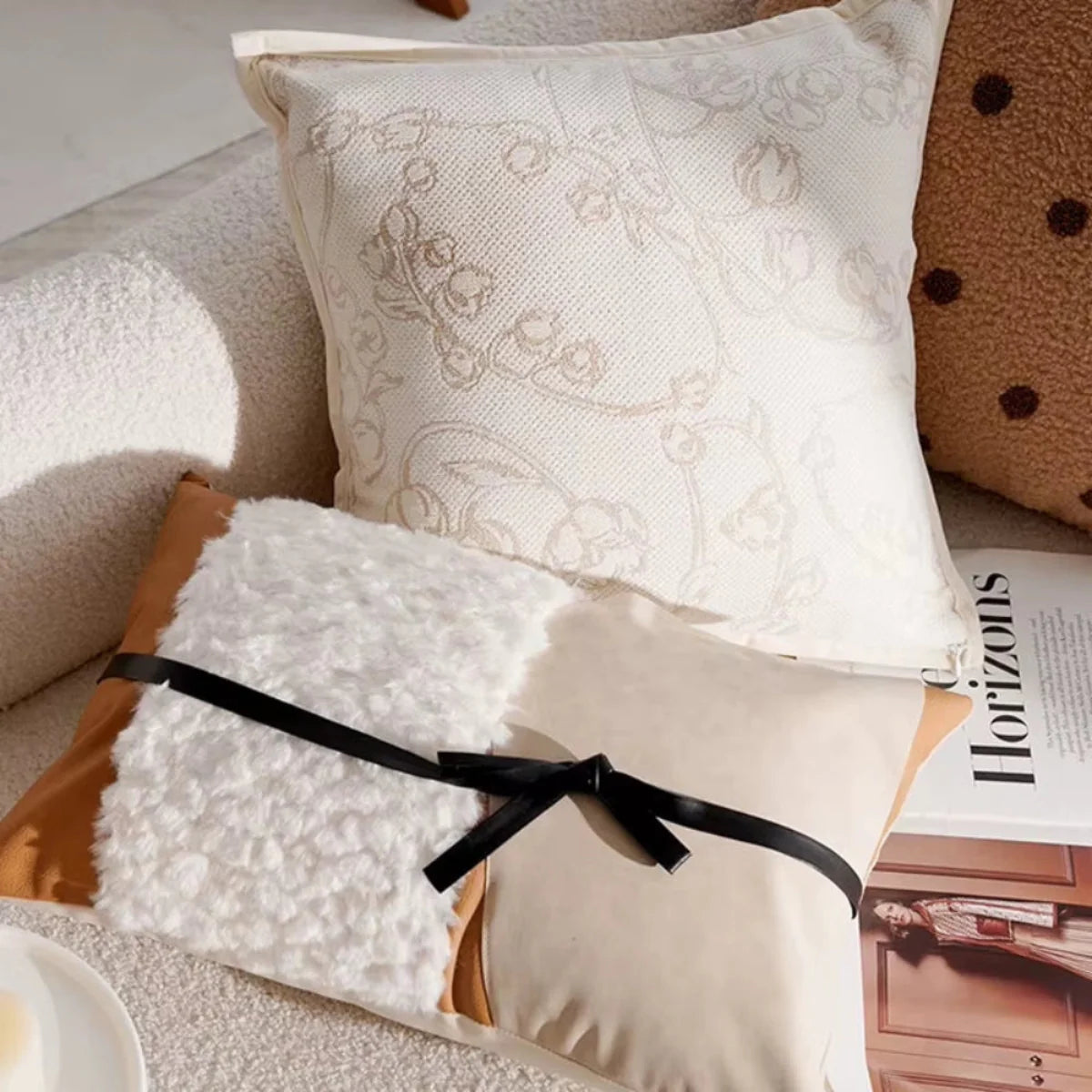 Capa de Almofada Bordada em Tons de Marrom